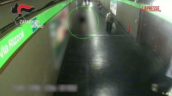 Milano, con il monopattino pedinava le vittime in metropolitana: arrestato 19enne per violenza su due minorenni