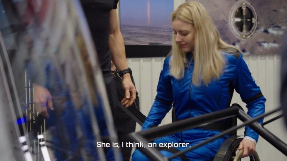 L'ingegnera Michaela Benthaus è la prima persona con disabilità a volare verso lo spazio: il racconto del su viaggio in un video