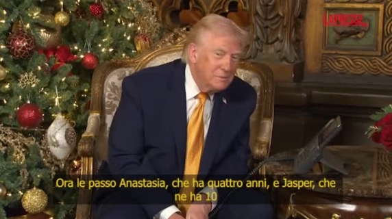 Trump, le telefonate coi bambini per Natale: «Ci assicuriamo che nel nostro Paese non entri un Babbo Natale cattivo»