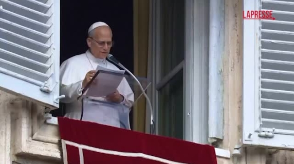 Papa all'Angelus del 26 dicembre: «Sostenere cristiani perseguitati ma con mitezza e perdono»