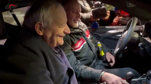 Il messaggio di Natale del cardinale Zuppi alla radio dei carabinieri: «C'è un assembramento di pastori a Betlemme...»