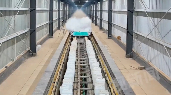 Crozza-Tajani e la sua visione della sicurezza: «A cosa serve il ponte ...