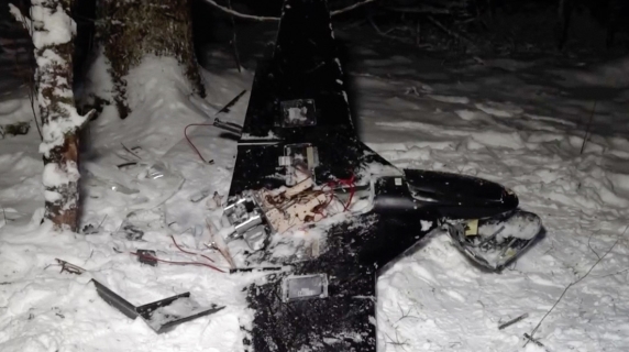 Mosca diffonde le prime immagini del drone abbattuto: «Mirava a una residenza di Putin»