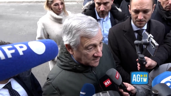 Tajani a Crans-Montana: «Da padre e da nonno dico che è stata una tragedia, sono stato nel bar e immagino il dramma di quei minuti»