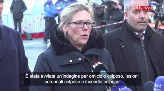 La procuratrice sull'incendi a Crans Montana: «Indagati i gestori del bar, sono accusati di omicidio colposo»