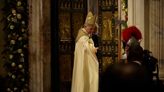 Giubileo 2025: Papa Leone XIV chiude la Porta Santa della Basilica di San Pietro