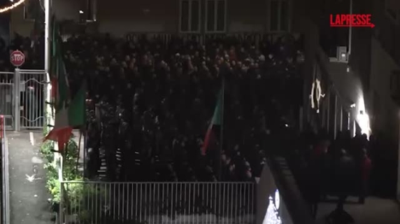 Acca Larentia, saluti romani al rito del «Presente»