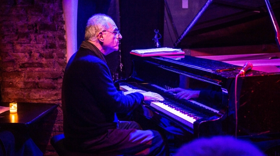 Enrico Pieranunzi, il live con il nuovo trio all'Alexanderplatz per presentare il nuovo «Improclassica»