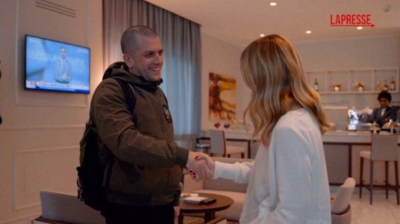 Meloni a Trentini: «Hai abbracciato mamma? Ora avete tempo da recuperare»