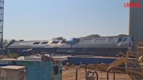 Thailandia: crolla un gru su un treno in viaggio: almeno 22 morti