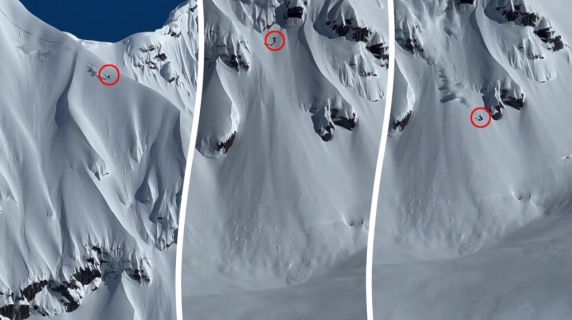 La caduta spettacolare sulle montagne in Alaska: lo sciatore professionista perde l’equilibrio sulla neve