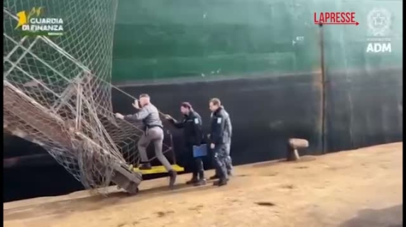 Brindisi, Gdf sequestra nave: «Violate sanzioni alla Russia»