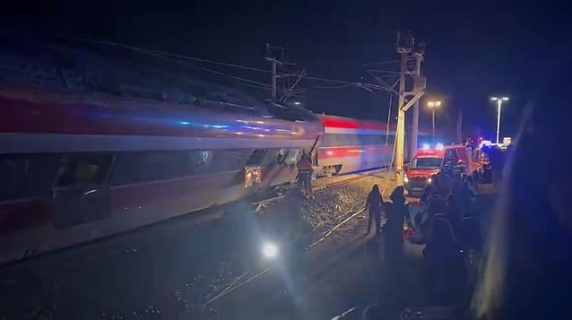 Scontro fra treni ad alta velocità in Andalusia, le prime immagini del disastro