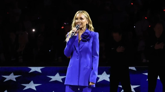 «Lasciate in pace la Groenlandia!» il grido interrompe l'inno Usa alla partita di Nba a Londra