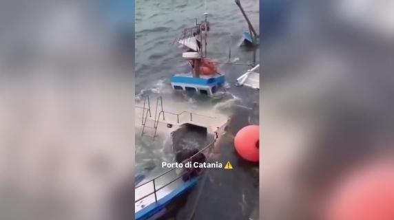 Affonda peschereccio nel porto di Catania per il maltempo