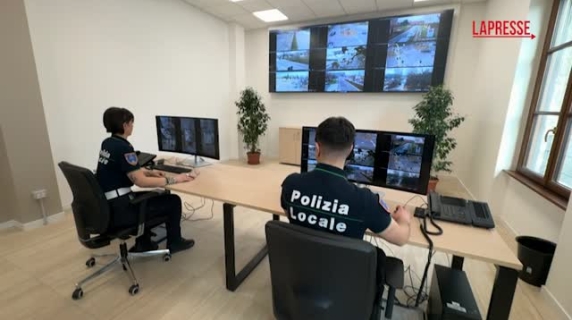 Milano, presentata la nuova sala operativa della polizia locale: «Siamo sulla strada giusta»