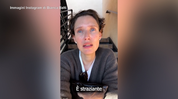 Bianca Balti in lacrime per l'Iran: «Diffondete la voce»