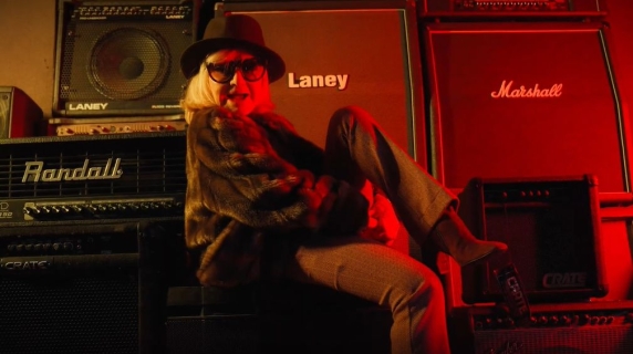 Rita Pavone «firma» la canzone ufficiale del Carnevale di Viareggio 2026