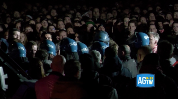 Roma-Stoccarda, tensione tra tifosi tedeschi e polizia nel trasferimento verso l’Olimpico