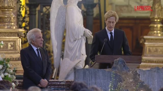 Funerali Valentino, Hoeksema: «Oggi non dico addio ma grazie»