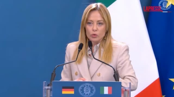 Meloni incontra Merz a Roma: «No infantilismi ma risposte adeguate, fase grave»