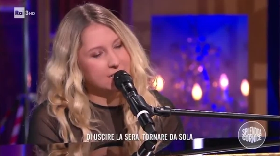 A «Splendida Cornice» Edoardo Leo e Giulia Mei cantano «Bandiera» a sostegno della libertà delle donne