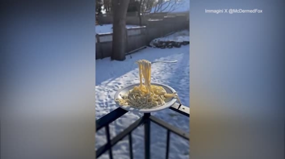 Gli spaghetti congelati, l'esperimento della meteorologa statunitense