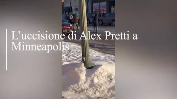 La videoricostruzione dell'uccisione di Pretti: in mano aveva il cellulare, il mistero della pistola