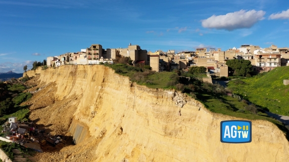 Niscemi, la frana non si arresta: perché è successo e cosa può accadere ora
