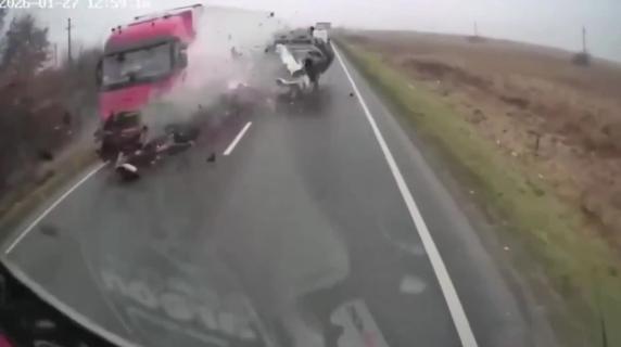 Incidente in Romania a bus di tifosi greci: le immagini della telecamera a bordo