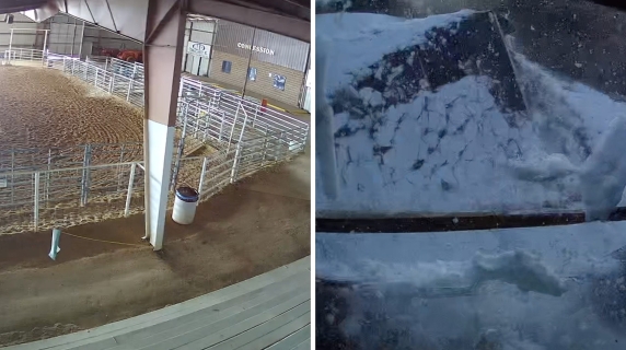 Troppa neve, crolla il tetto dell'arena del rodeo in Arkansas: il momento colto dalle telecamere di sorveglianza
