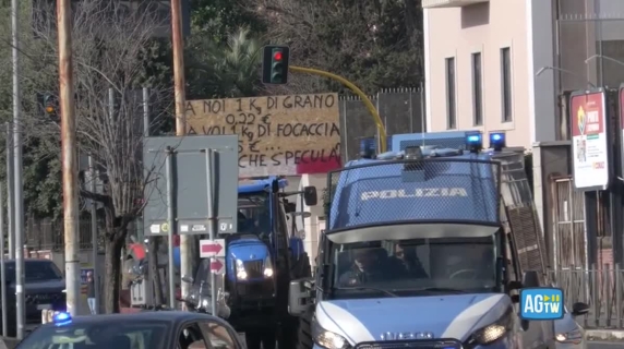 Gli agricoltori protestano a Roma con i trattori: «Mercosur sarà colpo di grazia»