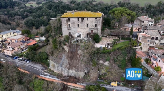 Non solo Niscemi, nuova frana a Isola Farnese (Roma): il crollo visto dal drone