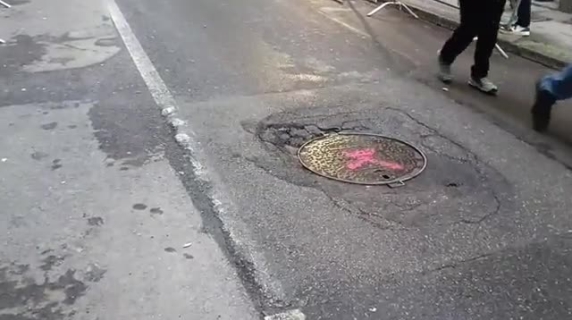 Firenze, chiusa via de' Pucci per un tombino pericoloso