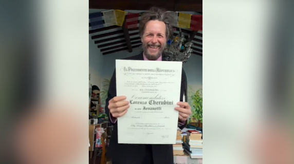Jovanotti è diventato commendatore e ringrazia Mattarella con un video sui social