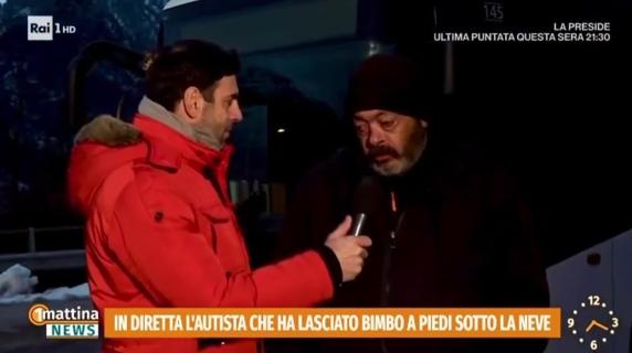 L'autista che ha lasciato il bambino a piedi: «Ho incontrato la famiglia, ci siamo stretti la mano». I genitori: «Per noi la faccenda è chiusa»