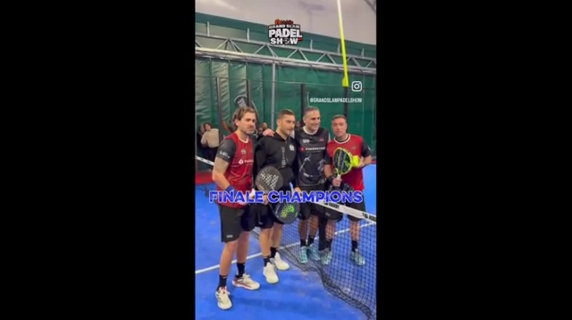 Padel, Totti scherza sul podio al Grand prix di Lugano: «Ma che ce date i libri?»