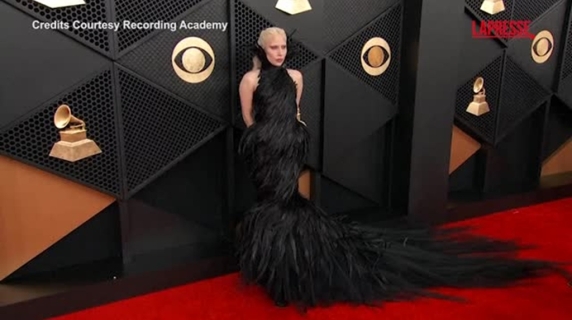 Nero, piume e trasparenze ai Grammy Awards 2026: da Billie Eilish a Bad Bunny, così le star sul red carpet