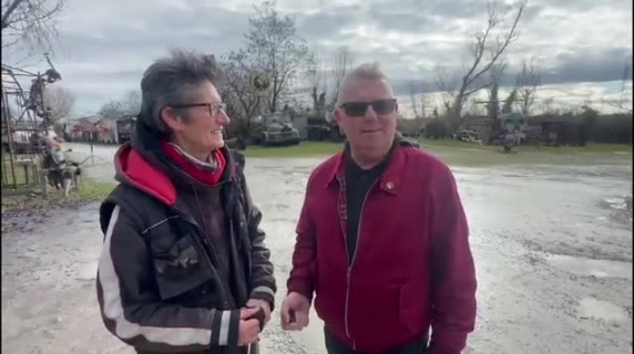 Santarcangelo, il video con i Mutoid in attesa del loro destino: «Qui da 36 anni, siamo parte del posto e gli abitanti ci stanno vicini»