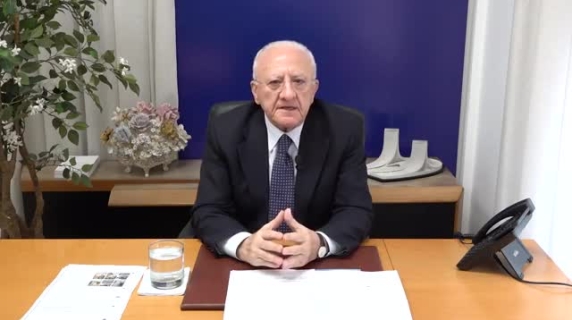 De Luca sull'America's Cup a Bagnoli: «Stanno avvelenando i cittadini facendo un disastro»