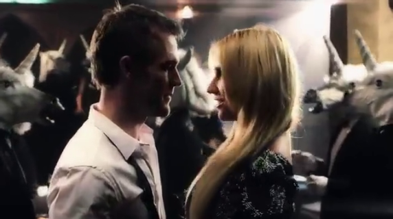 James van der Beek protagonista di un videoclip di Kesha