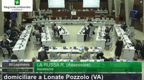 Parla Romano La Russa in Consiglio Regionale lombardo e Forza Italia lascia l'aula: «Soffriranno di prostatite»