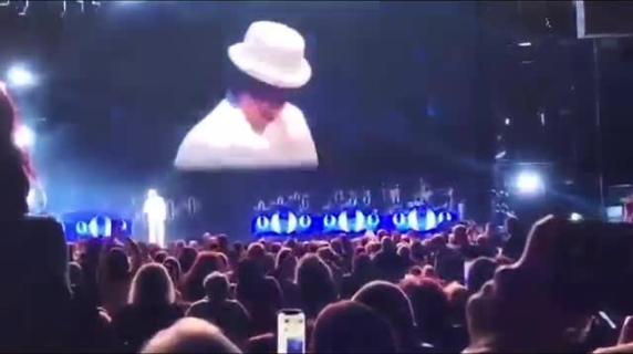 Renato Zero torna a Firenze, l'ovazione del pubblico