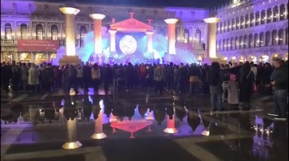 Carnevale di Venezia, fra acqua alta e tribute band dei Pink Floyd