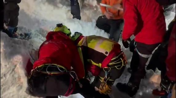Valanga a Gressoney, escursionista salvato dopo tre ore sotto la neve