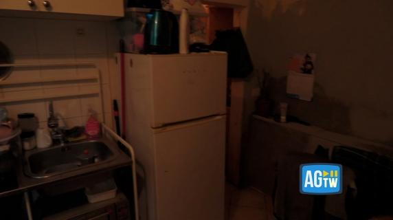 Sesto San Giovanni, mamma e due figlie vivono in 5 metri quadri: «Chiediamo un aiuto al sindaco»