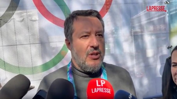 Salvini e la questione preservativi al Villaggio Olimpico: «Ne vengono distribuiti 50 al giorno, per oggi sono già finiti»