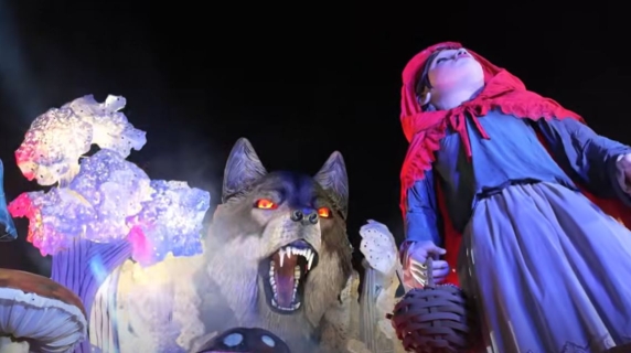 Il carro «In bocca al Lupo» vince il Carnevale di Viareggio 2026