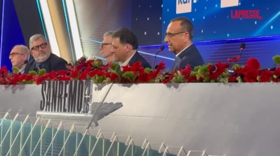 «Poche donne al Festival, perchè?» , la domanda scatena il battibecco in conferenza stampa tra Conti e la giornalista