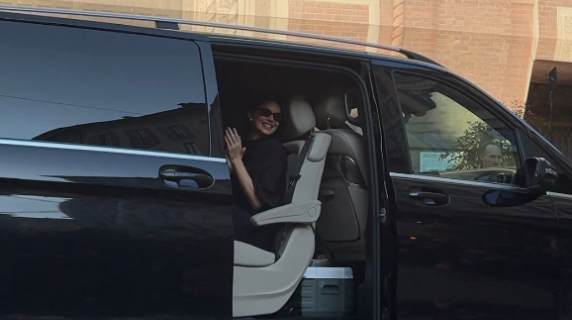 Flashmob in Brera: Kendall Jenner superospite e tra il pubblico c'è Laila Hasanovic